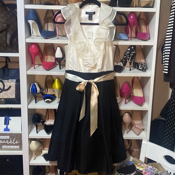 Black and Cream Ruffle Black House White Market Dress - NEW - Picture 3 of 13